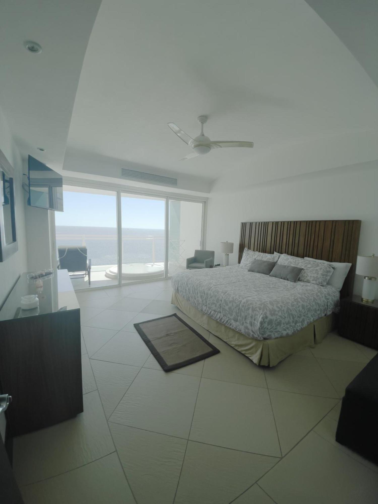 Bay View Grand Marina Ixtapa Condo En Pie De Playa Esterno foto
